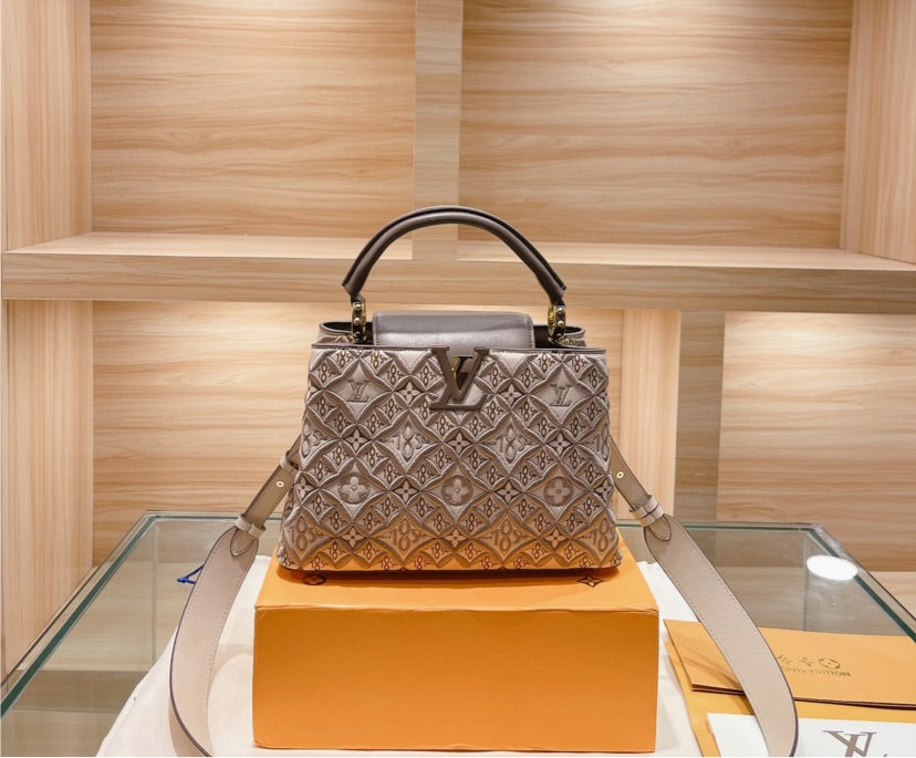 New Louis Vuitton woman shoulder handbag