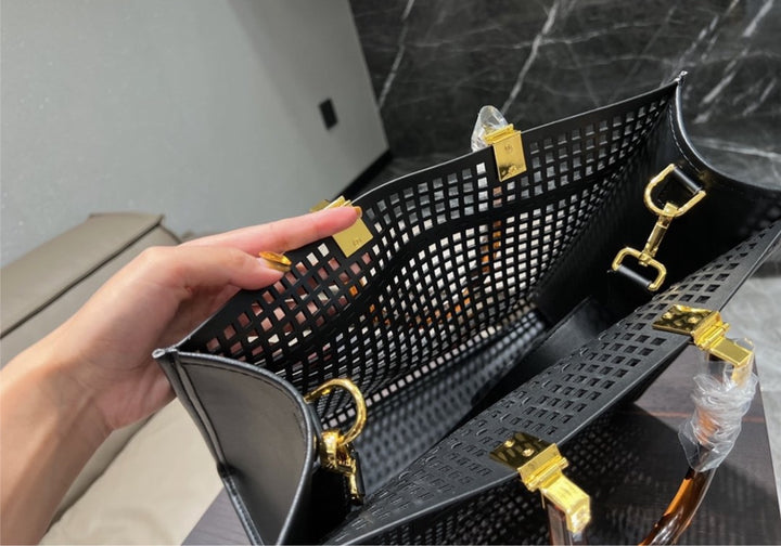 New woman Fendi shoulder bag