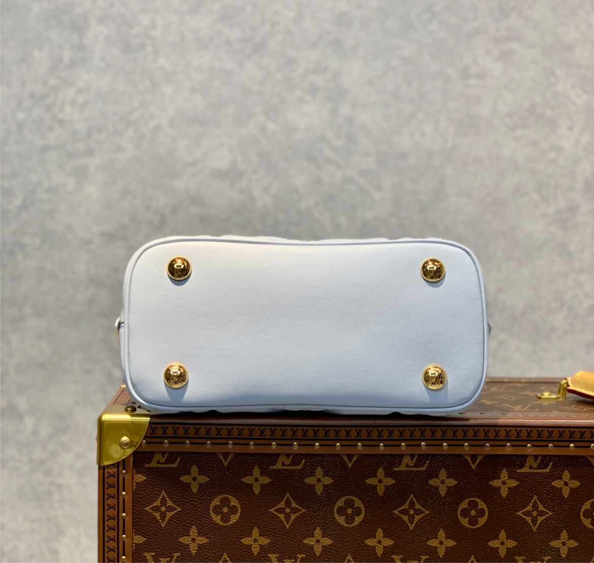 LV woman shoulder handbag