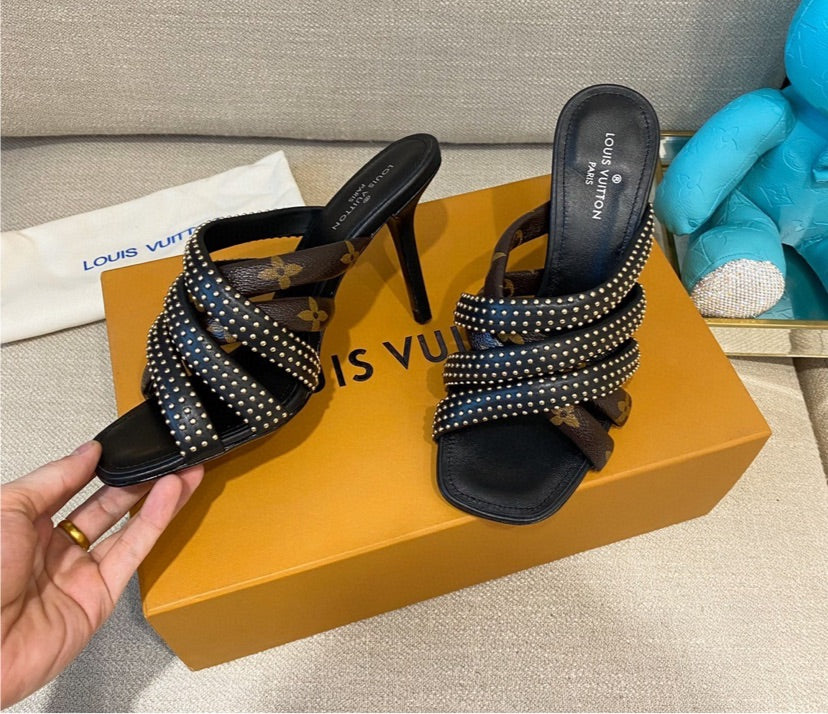 Woman Louis Vuitton sandal/shoes