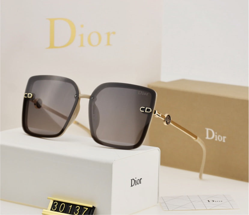 Woman DIOR sunglasses