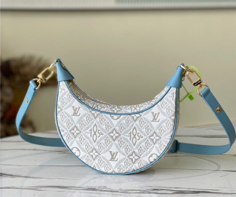 Louis V woman Handbag 2022