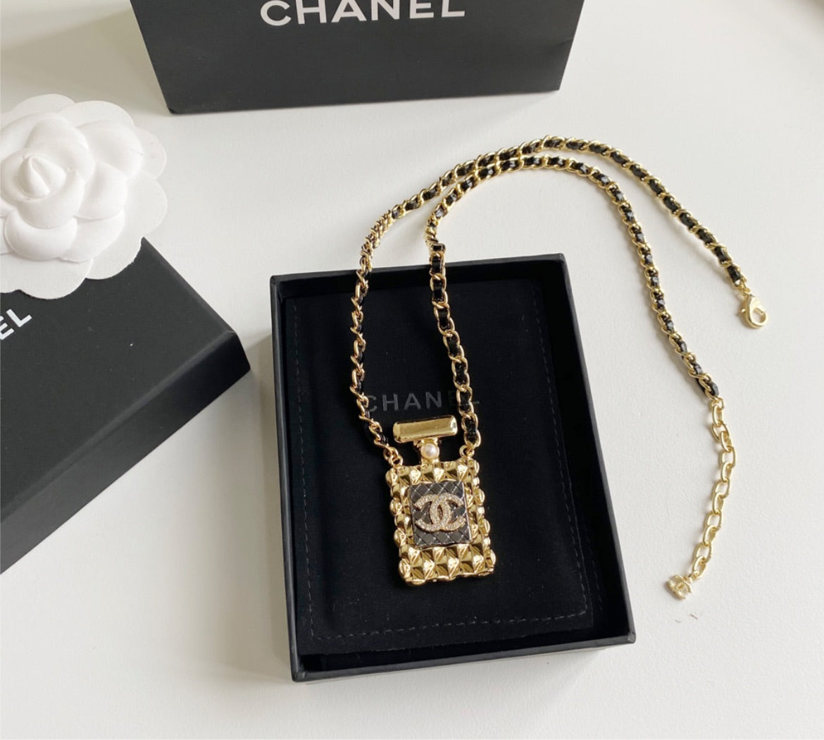 New Chanel woman necklace
