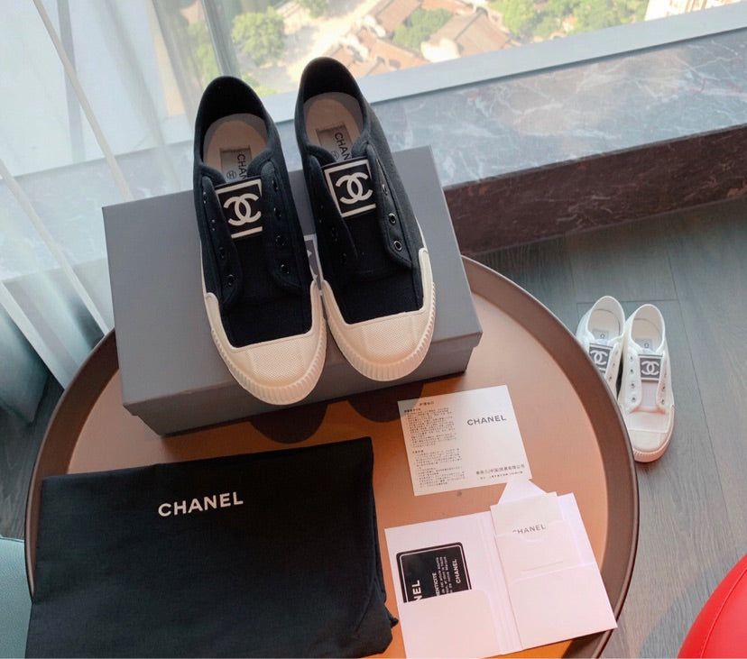 Chanel No lace Sneakers