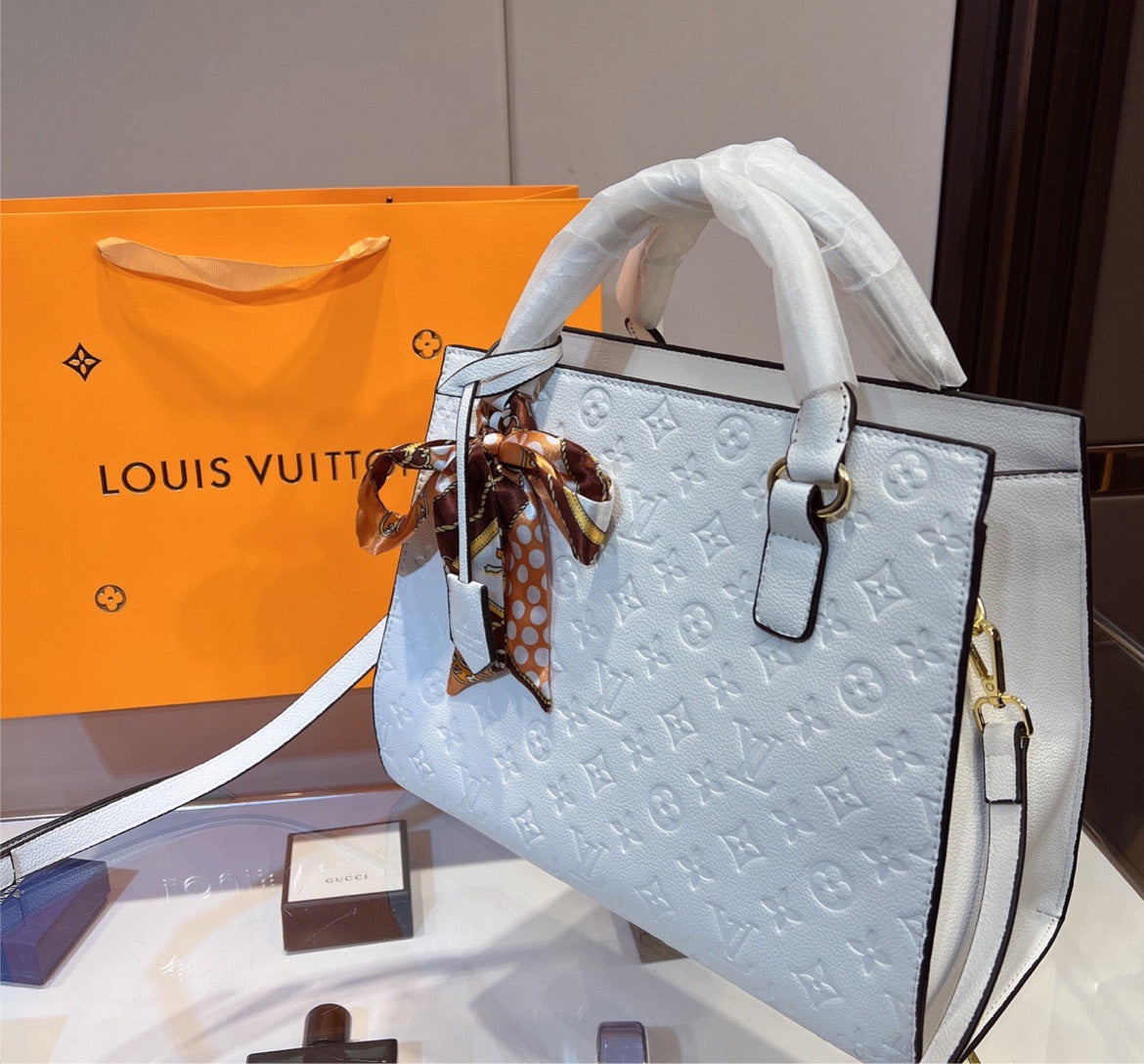 New white LV a woman shoulder handbag