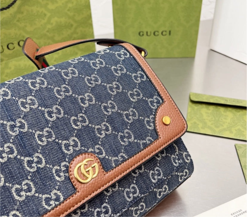 Woman Gucci shoulder Handbag