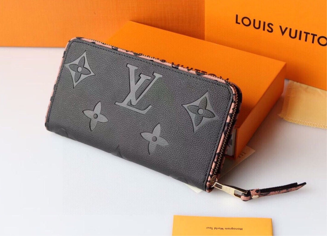 LV woman wallet