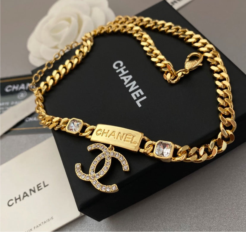 New Chanel woman necklace