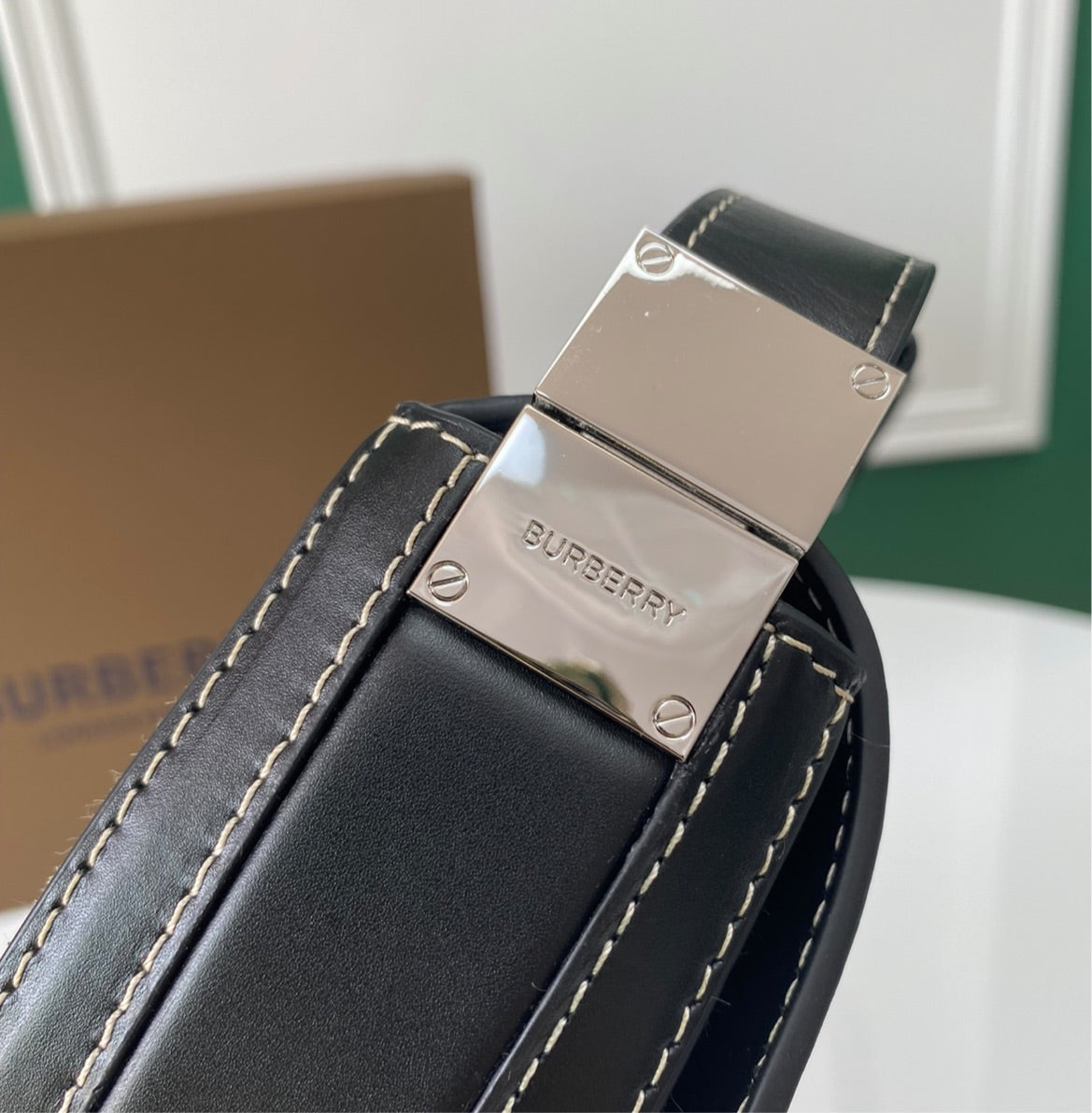 New woman Burberry shoulder bag