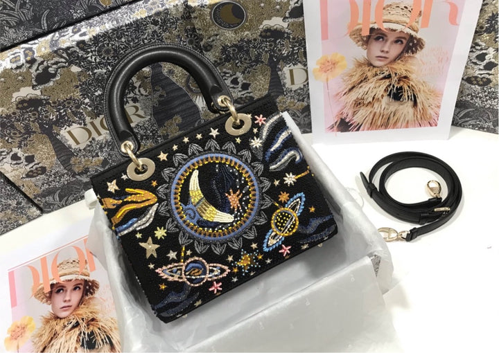 New woman Christian Dior shoulder bag