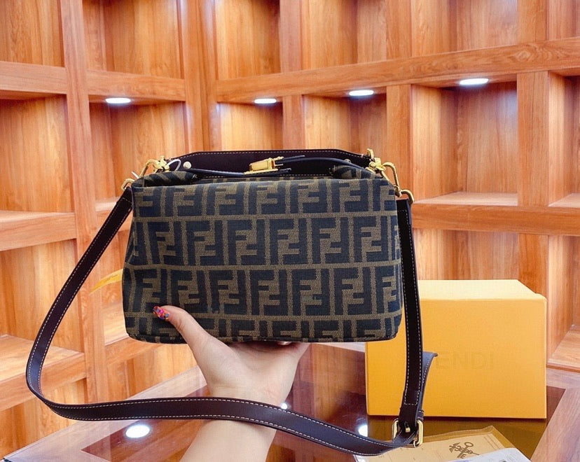 Fendi 2021 woman shoulder Handbag