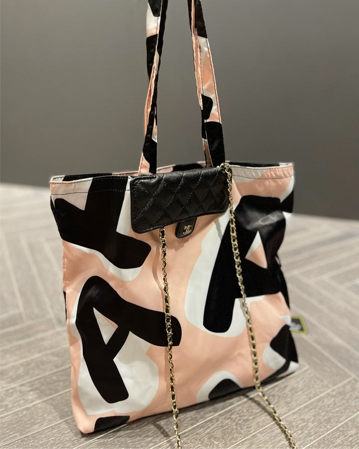 Woman Chanel shoulder bag