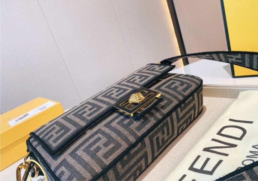 Fendi woman shoulder handbag