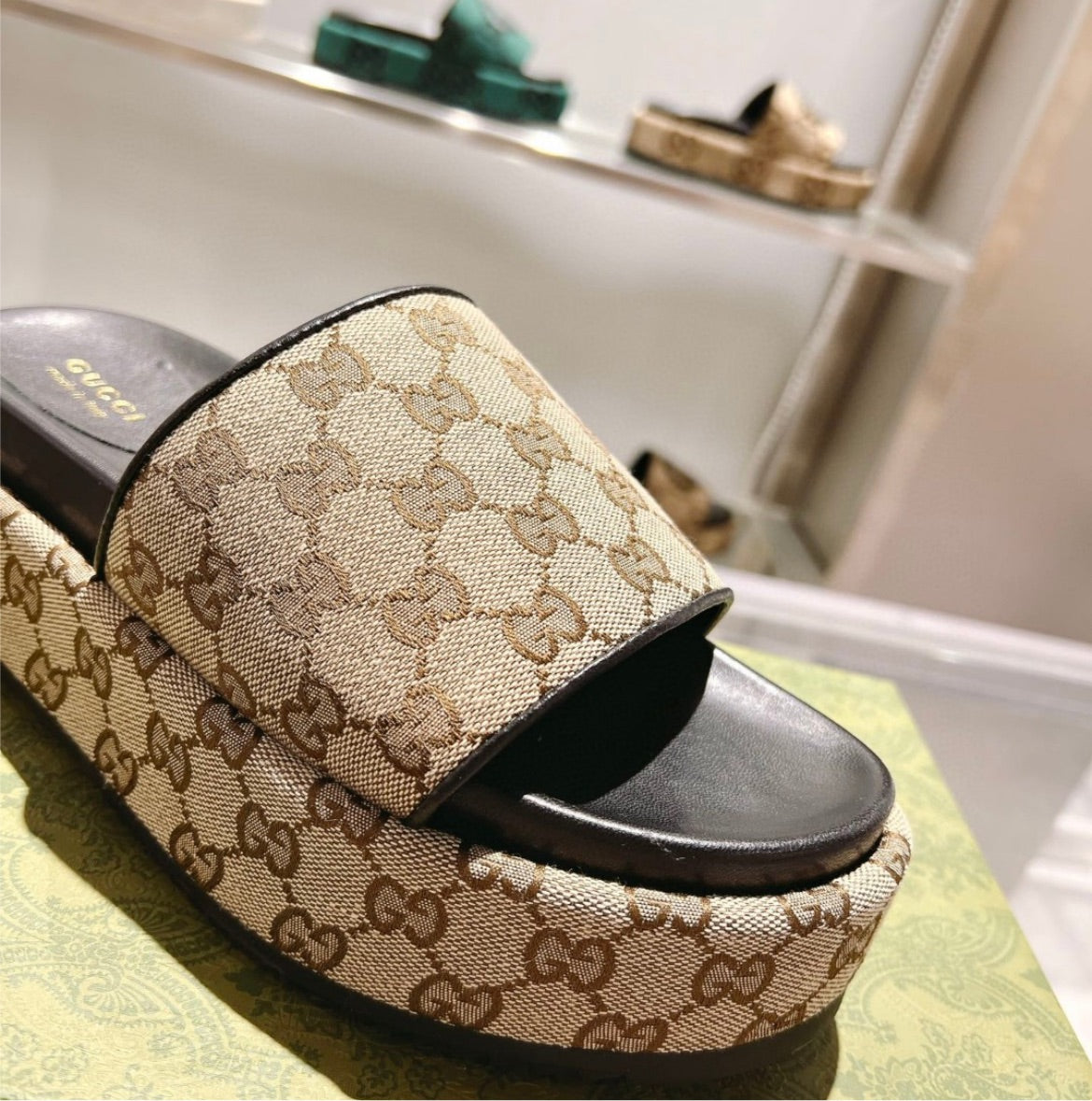 Woman Gucci sandal/slides