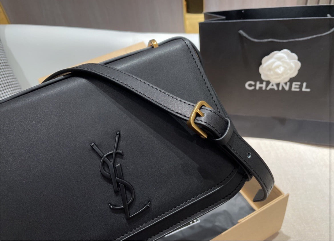Black out YSL shoulder handbag