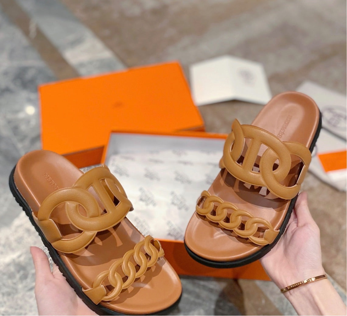 New woman Hermes sandal