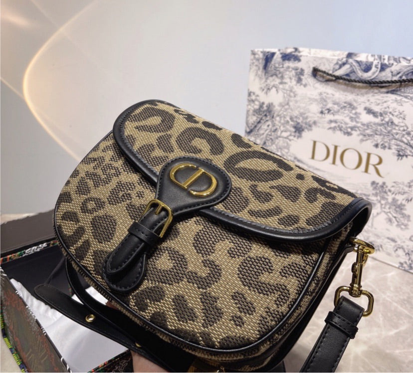 Woman new Dior shoulder handbag