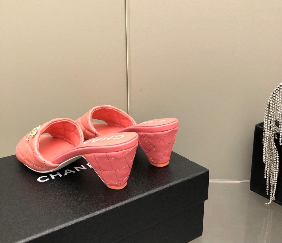 Woman Chanel sandal/shoes