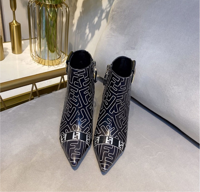 Fendi low heel woman boots