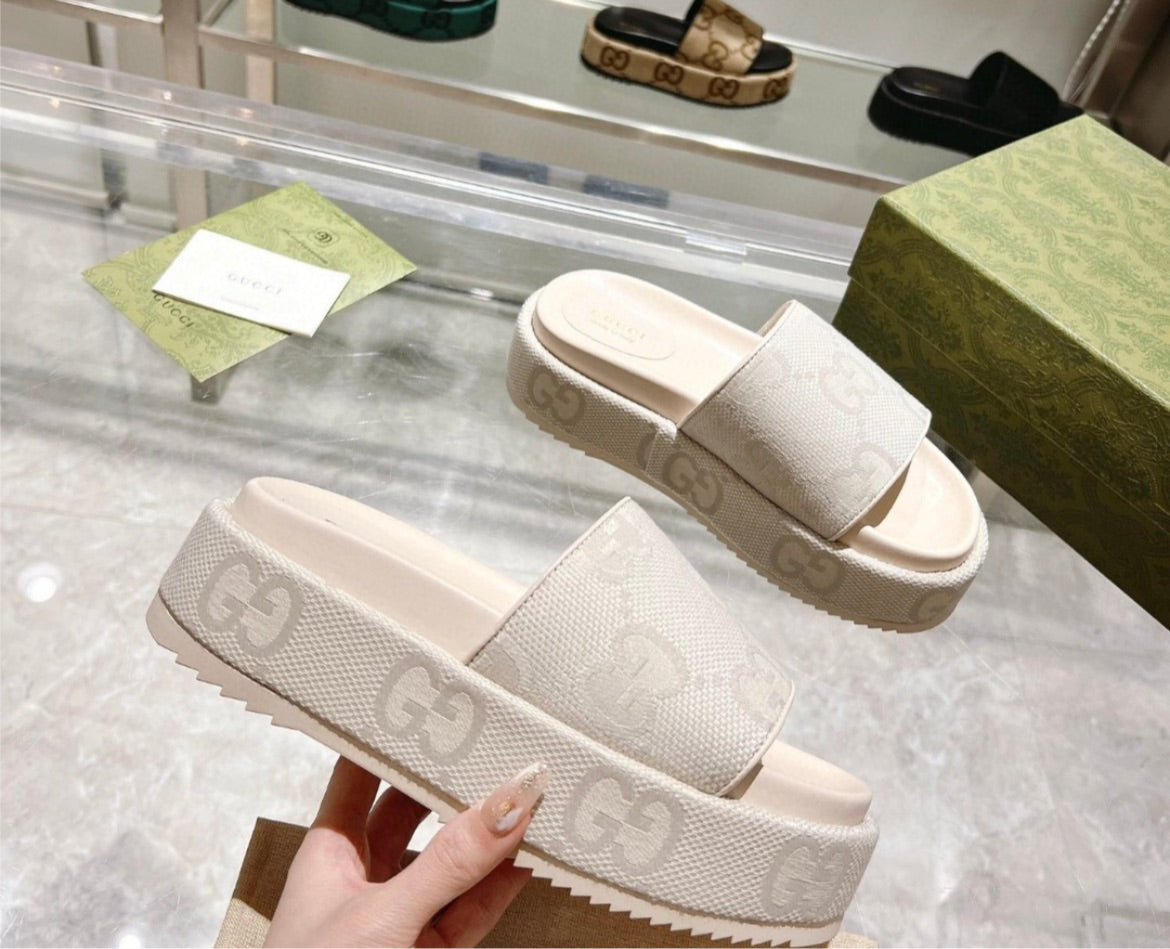 New Gucci woman slide in sandal