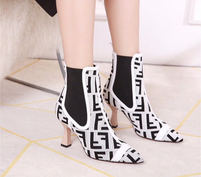 Black/white Fendi woman boots