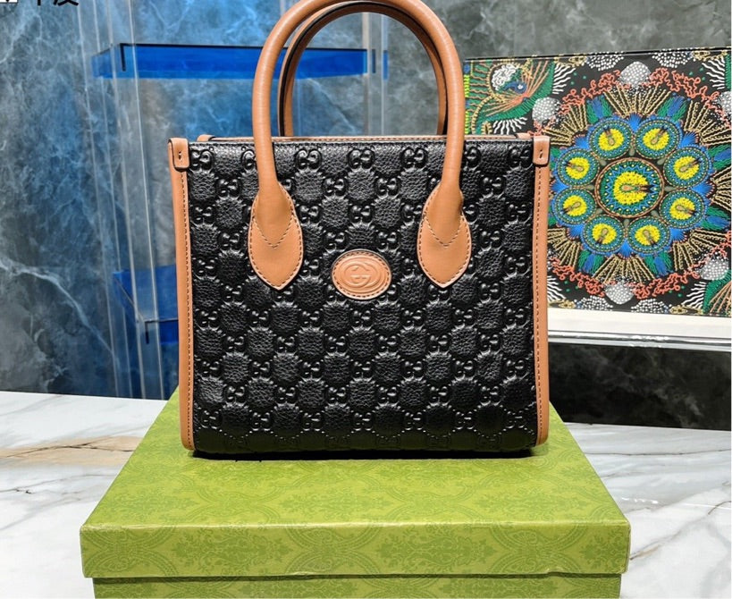 New woman Gucci Handbag