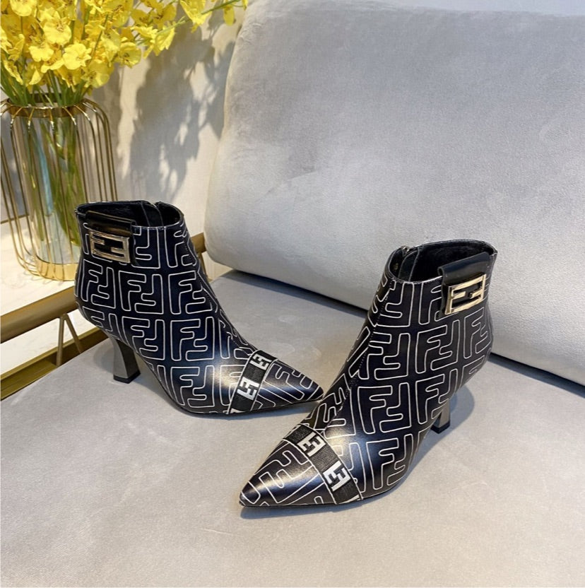 Fendi low heel woman boots