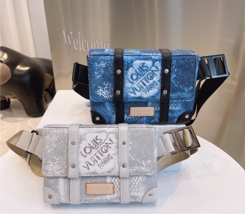 LV ladies Pouch / Bag