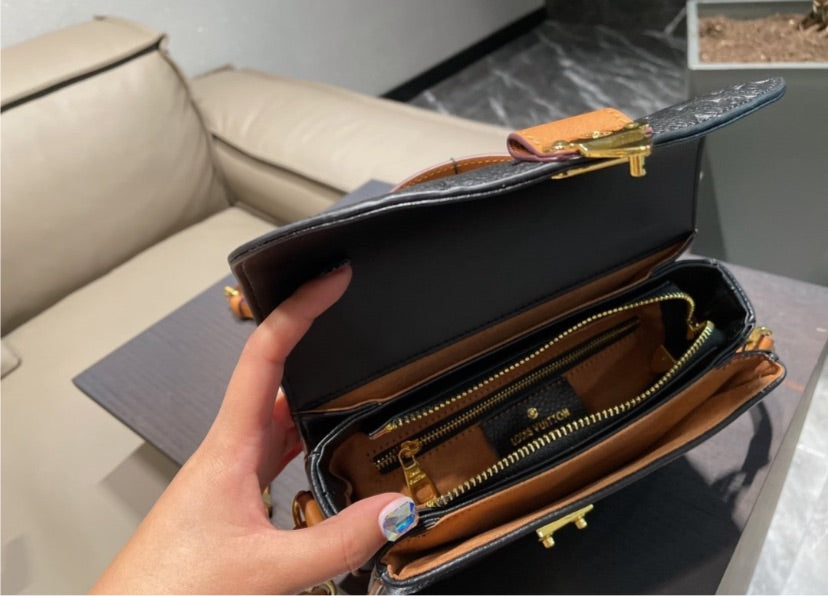 Woman LV crossbody handbag