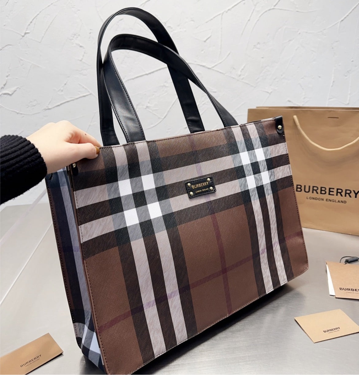 Large Burberry woman shoulder bag