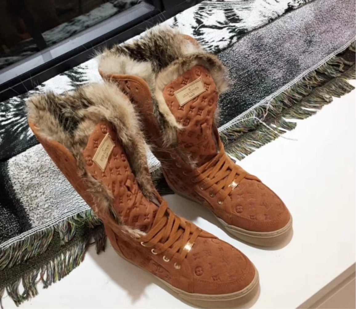 New Louis Vuitton woman Fur boots