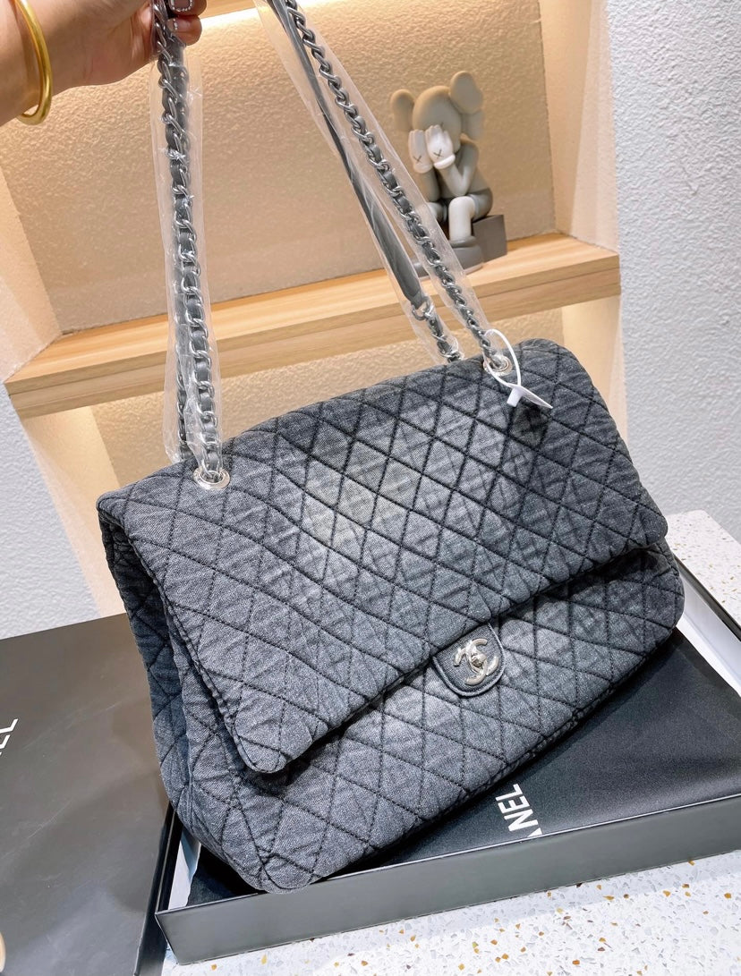 Large Chanel woman Handbag