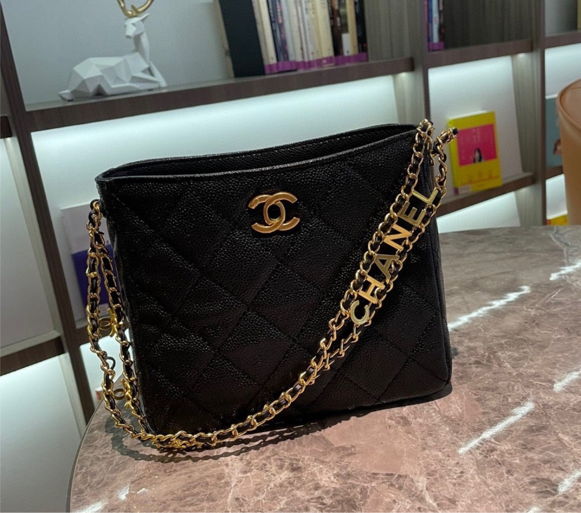 Chanel woman shoulder bag