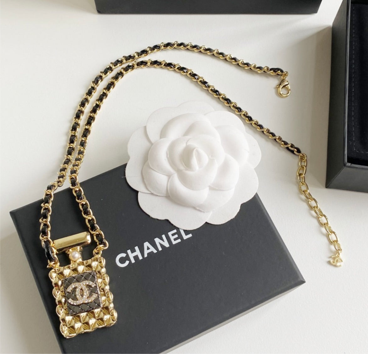 New Chanel woman necklace
