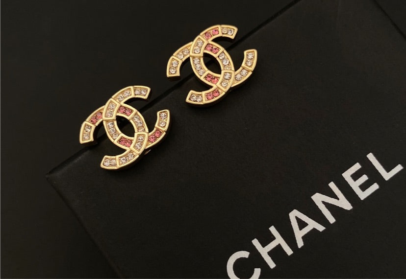 Chanel woman earrings