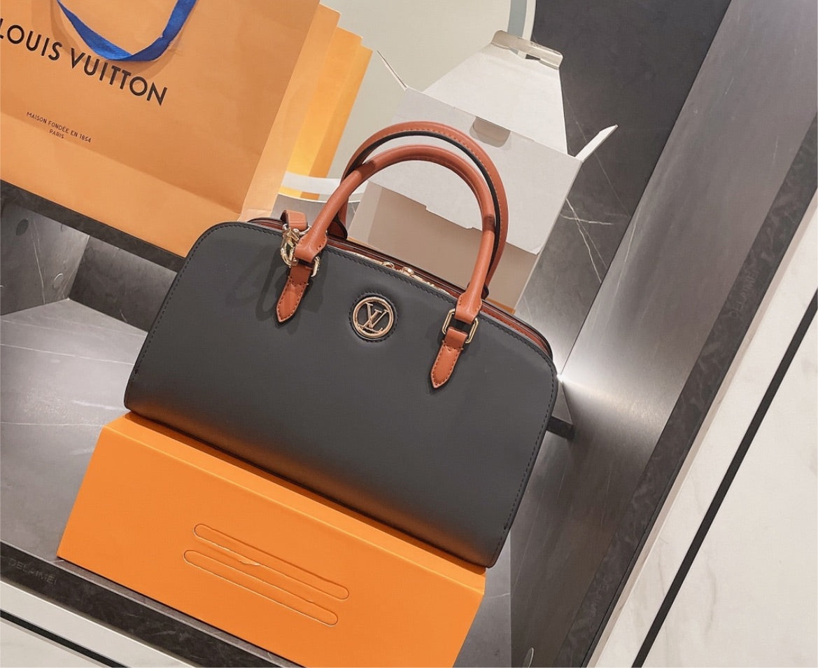 Classic LV woman shoulder handbag