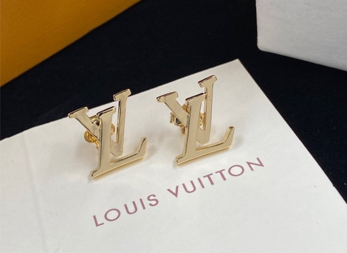 LV gold plate stud earring