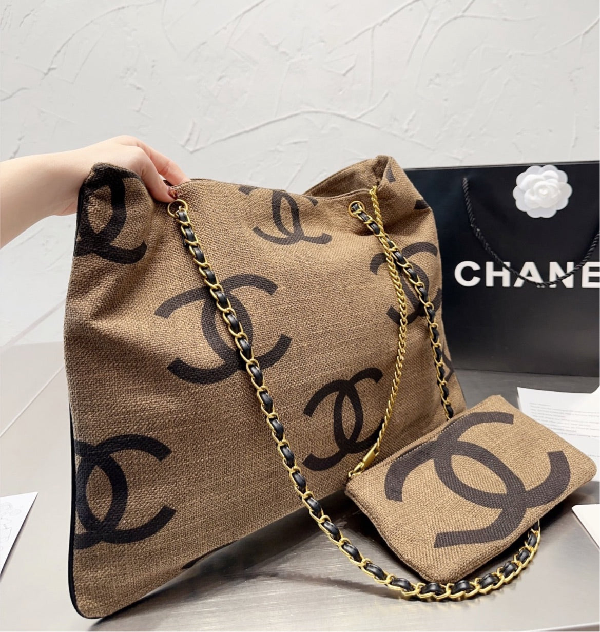 New Large Chanel shoulder bag