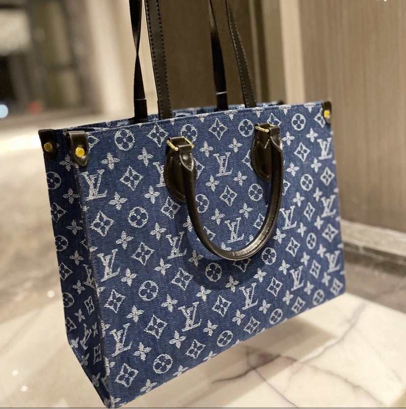 LV woman shoulder handbag