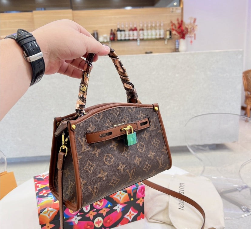 Woman LV handbag