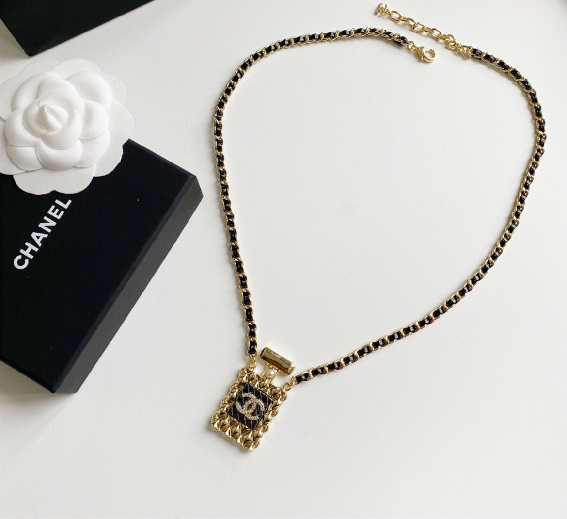 New Chanel woman necklace