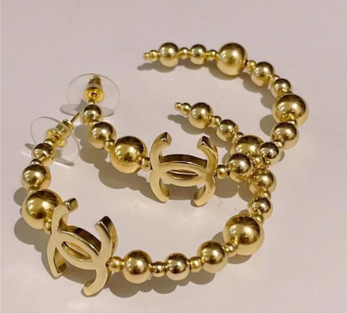 New woman Chanel earring
