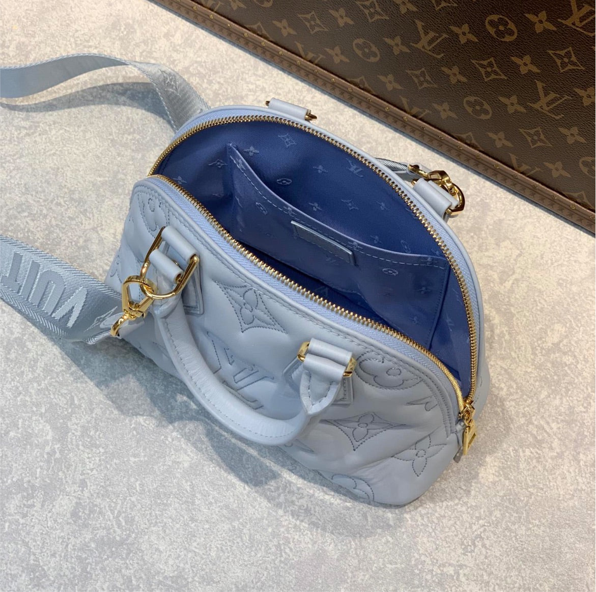 LV woman shoulder handbag