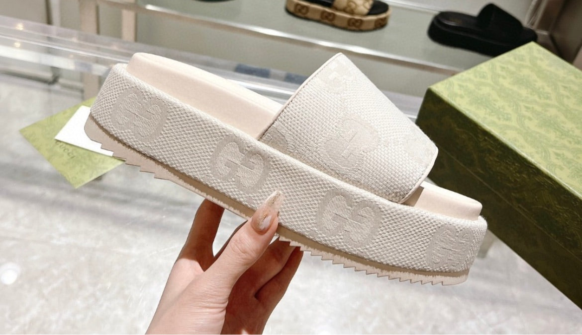 New Gucci woman slide in sandal