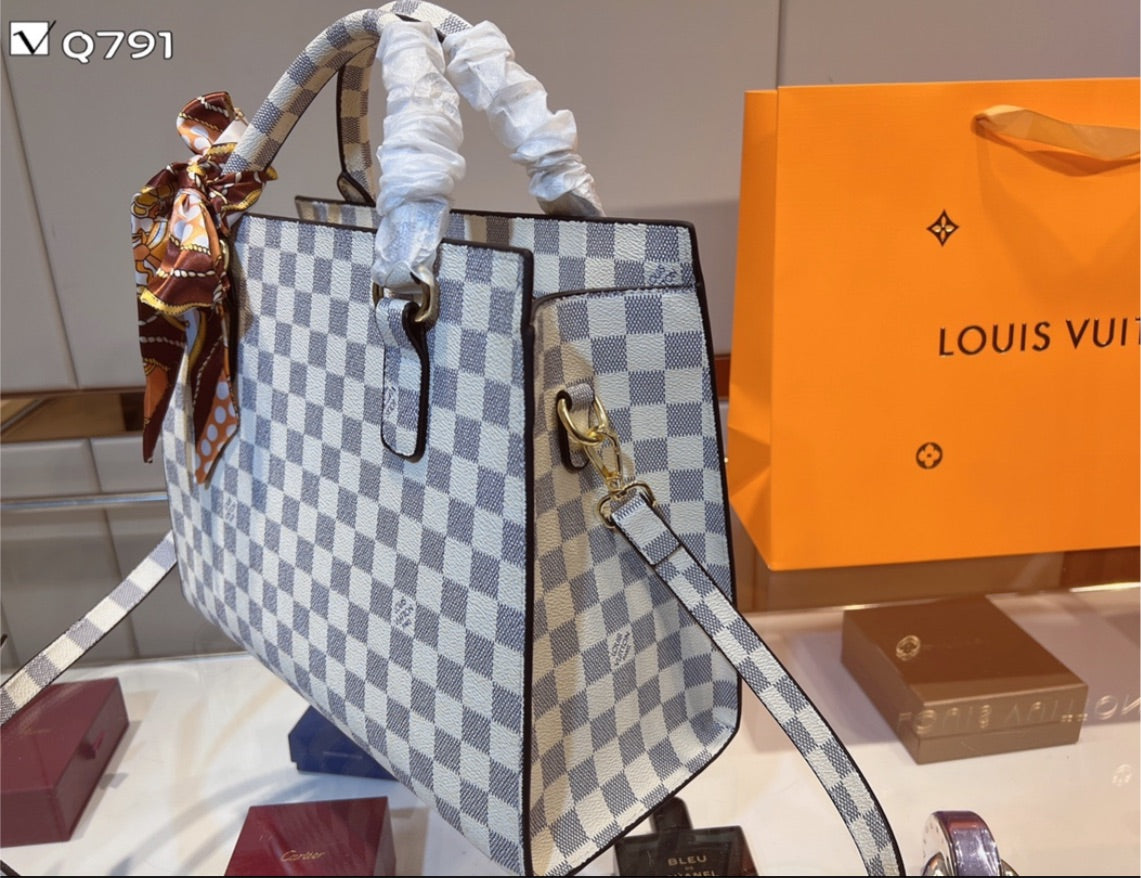 New Louis Vuitton shoulder handbag