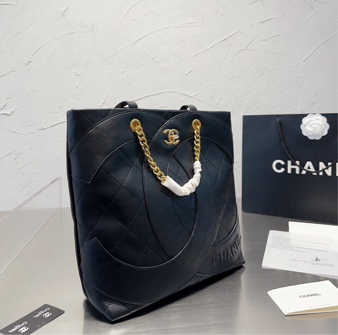 Chanel black Woman shoulder bag