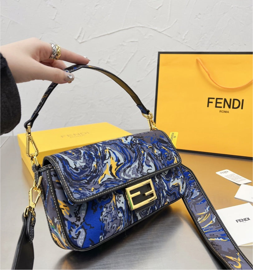 Fendi woman shoulder handbag