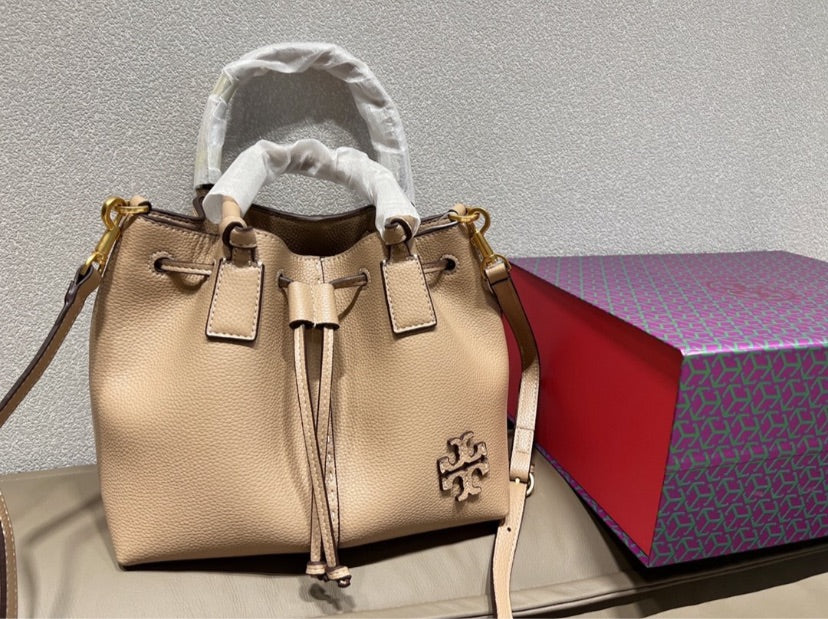 Tory Burch woman shoulder handbag