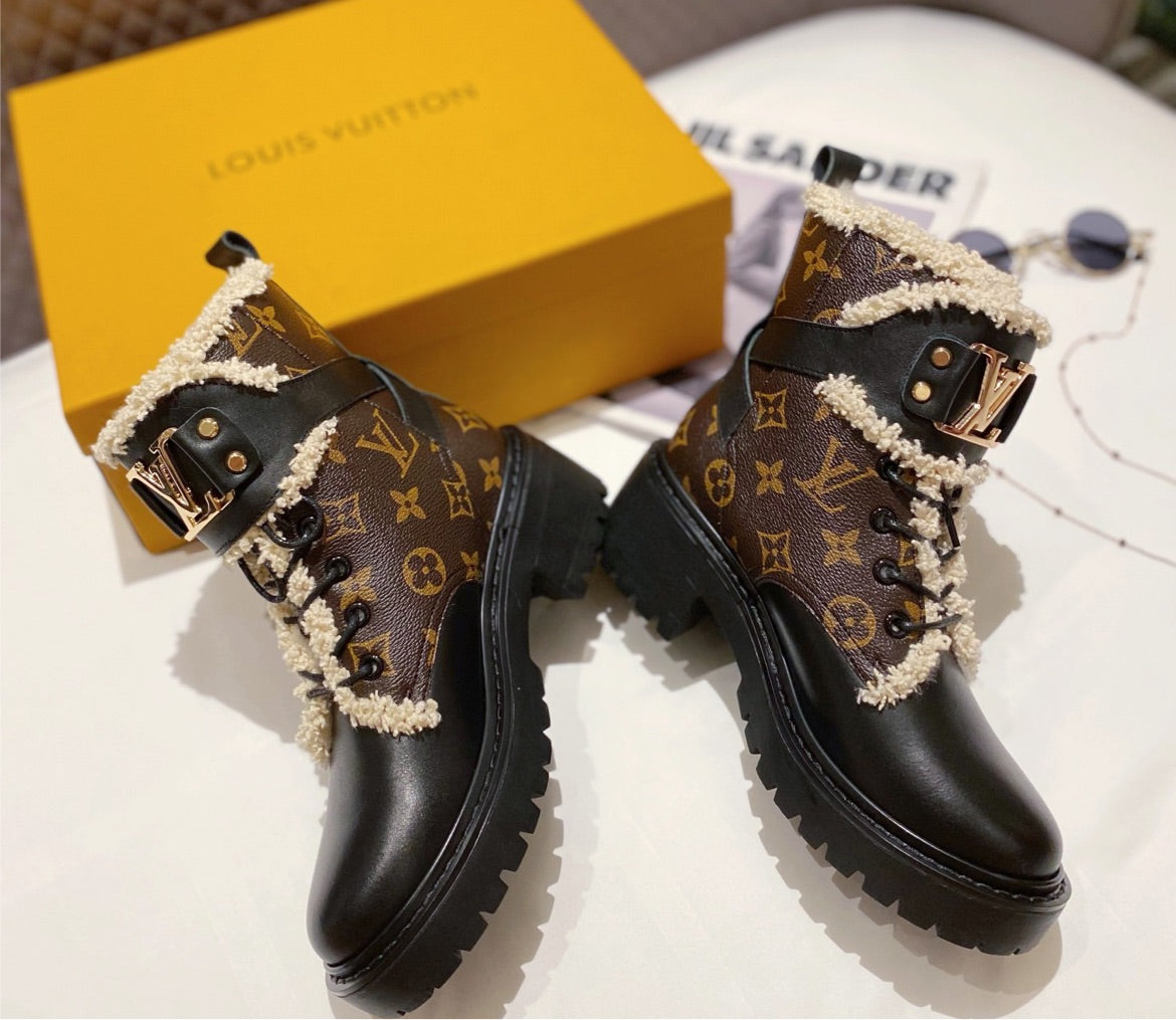 New LV woman boots