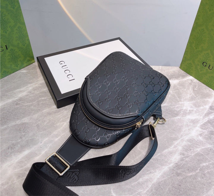 Gucci one shoulder Bag